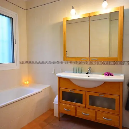 Casa Amarilla, Luxury Country With Pool And Parking Hansonholiday Апартаменты *