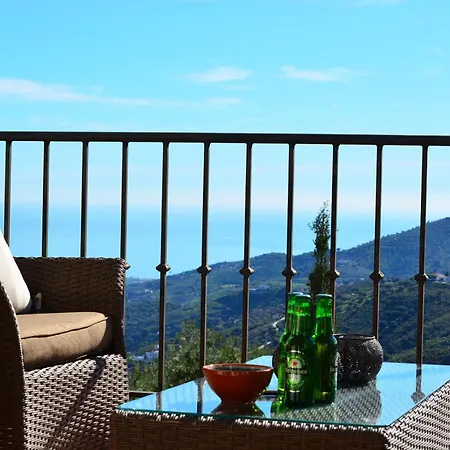 Casa Amarilla, Luxury Country With Pool And Parking Hansonholiday *