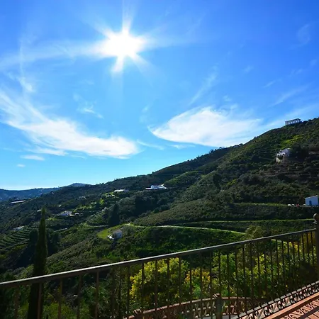 Апартаменты Casa Amarilla, Luxury Country With Pool And Parking Hansonholiday Фрихилиана